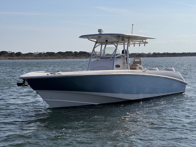 slider 11 Boston Whaler  320 Outrage